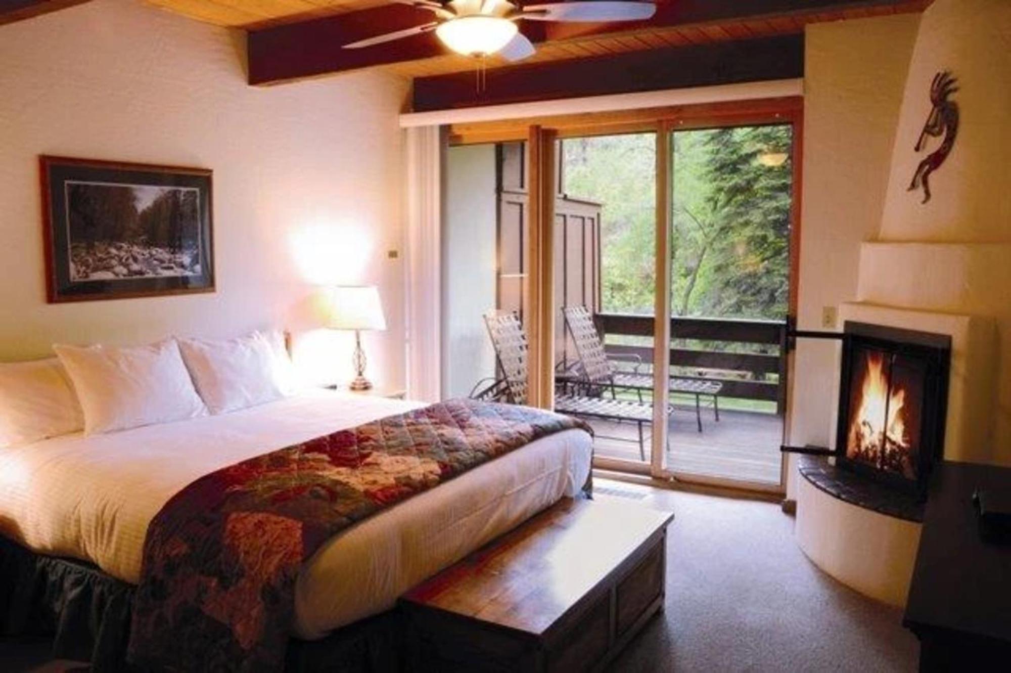 Two-Bedroom Villa Creek View Spa Tub